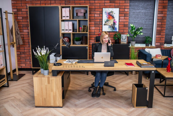 długie biurko biurowe