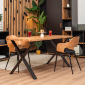 stół na metalowej konstrukcji X