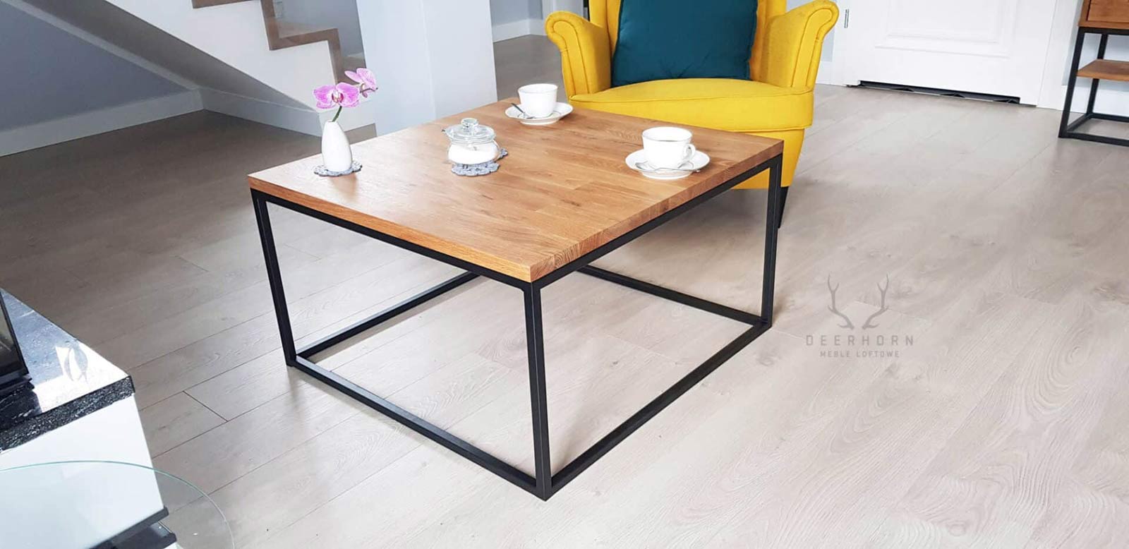 minimalistyczny stolik kawowy
