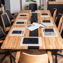 stół konferencyjny dębowy z zestawem krzeseł