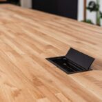 profesjonalny stół konferencyjny dla firm z przepustami kablowymi