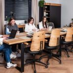 stół konferencyjny do biura zarządu