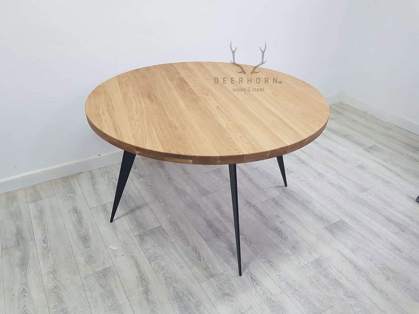 drewniany okrągły stół