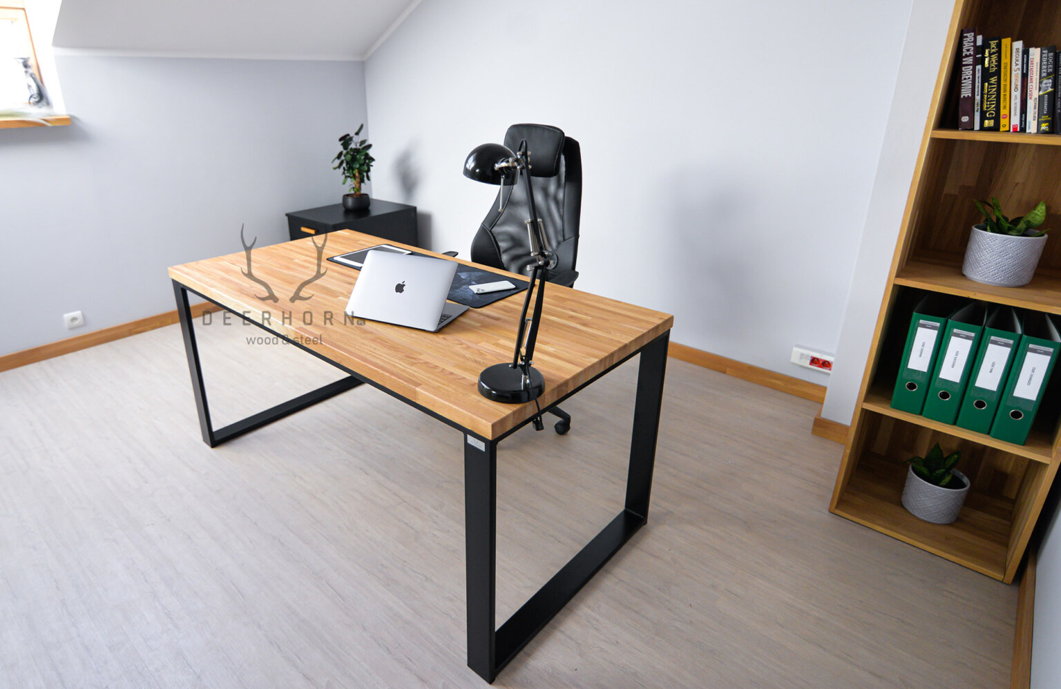 Modne biurko z drewnianym blatem loft | Deerhorn meble