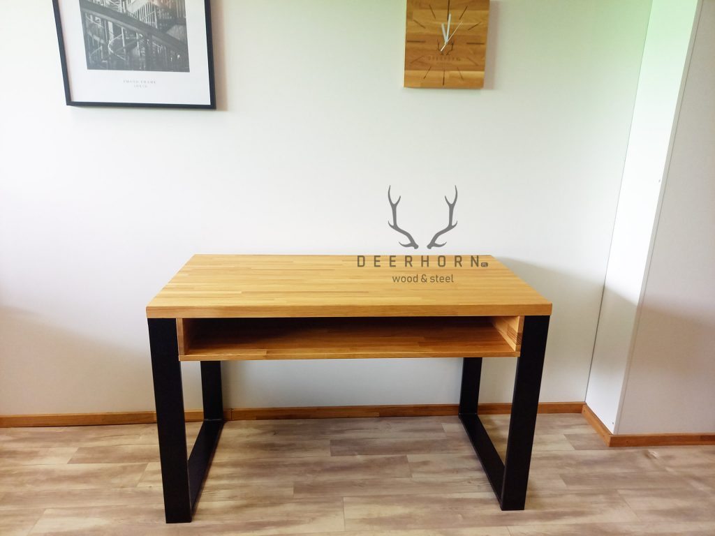 biurko z drewna dla ucznia