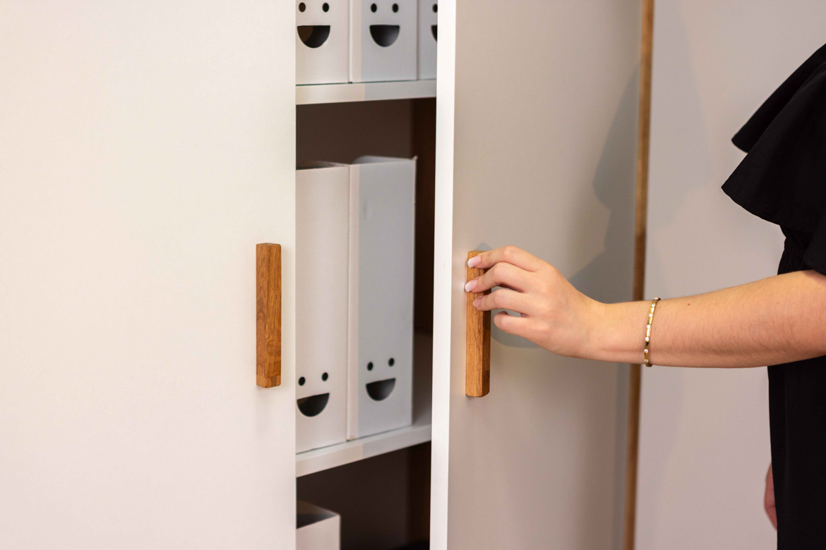 biala-szafa-do-nowoczesnego-biura biała szafa do nowoczesnego biura