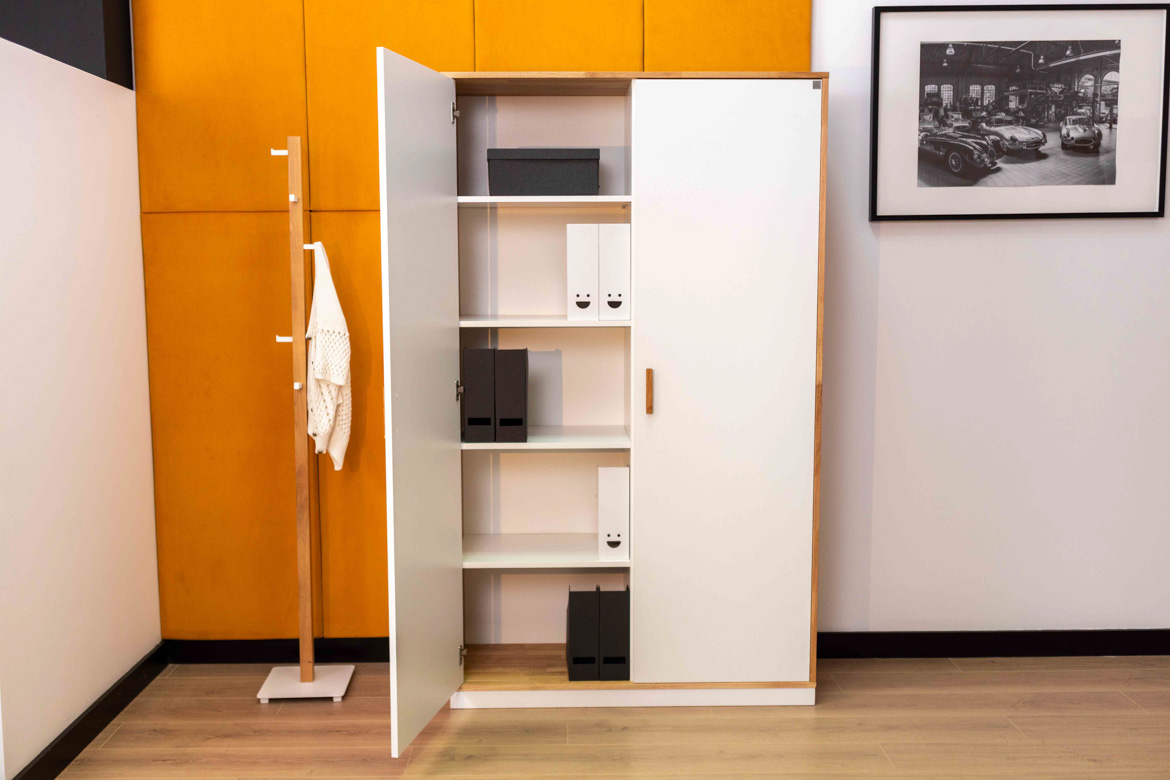 biala-szafa-z-naturalnym-drewnem biała szafa z naturalnym drewnem