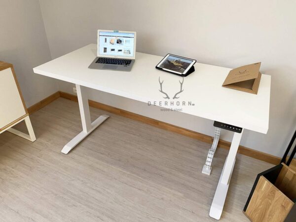 białe biurko