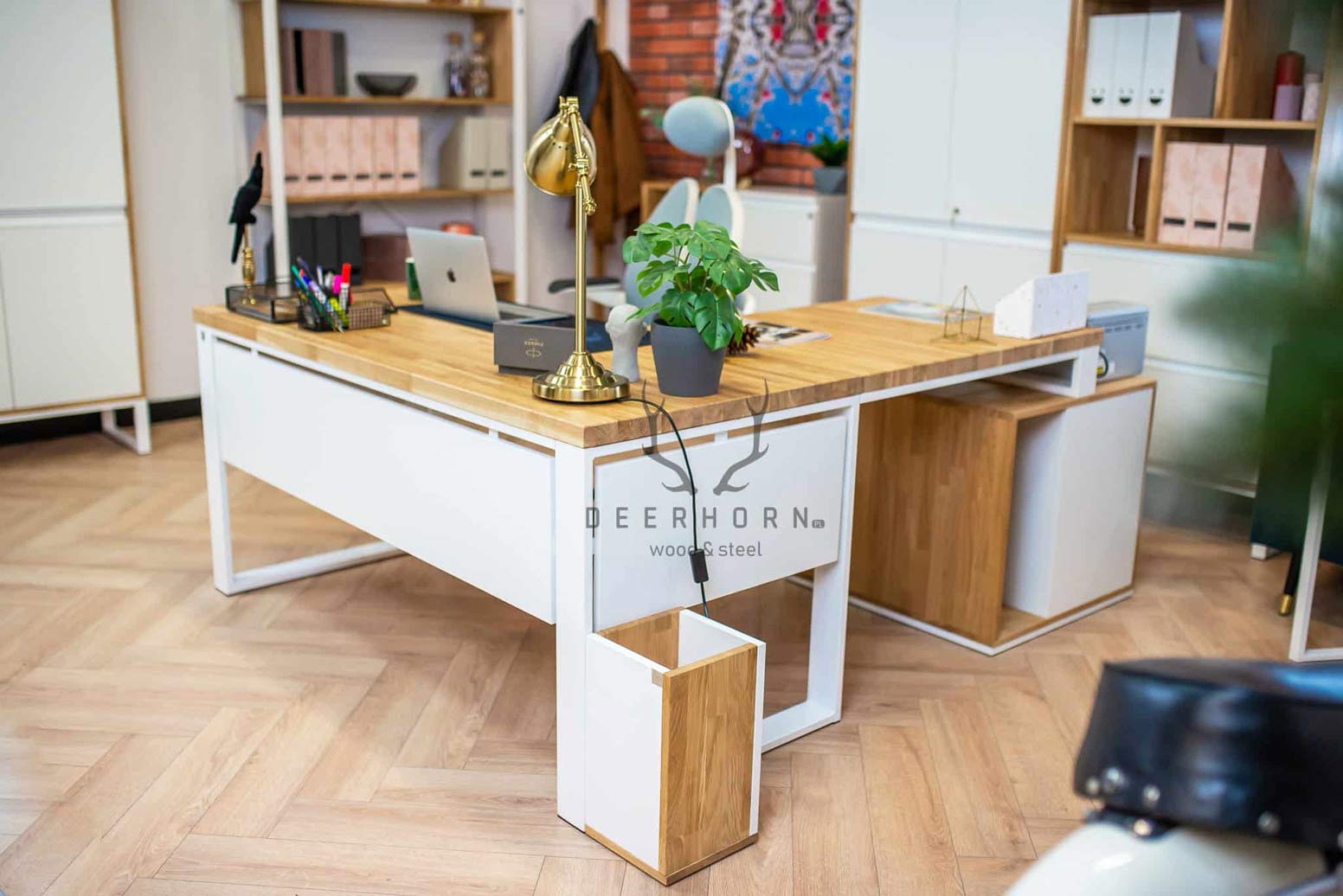 biurko drewniane z metalem