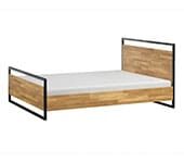 łóżko z drewna i metalu z wysokim zagłówkiem