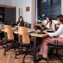 stół konferencyjny do meeting room