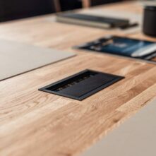 stół konferencyjny z litego drewna dębowego do sali spotkań