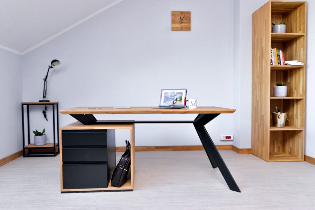biurka loftowe z drewna i metalu