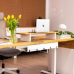 biurko regulowane do pokoju biurowego