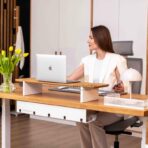 biurko wspierające ergonomię