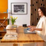 biurko z regulacją dla kręgosłupa