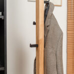 stabilny wieszak na kurtki do recepcji i korytarzy firmowych