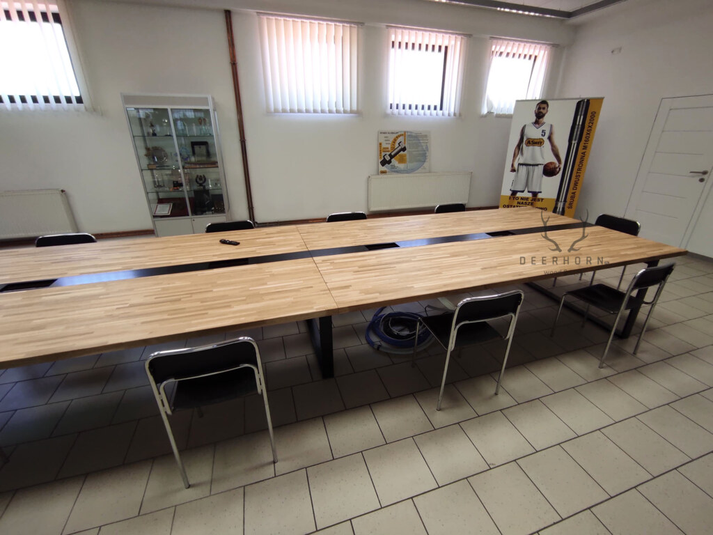 stół konferencyjny z metalu i drewna