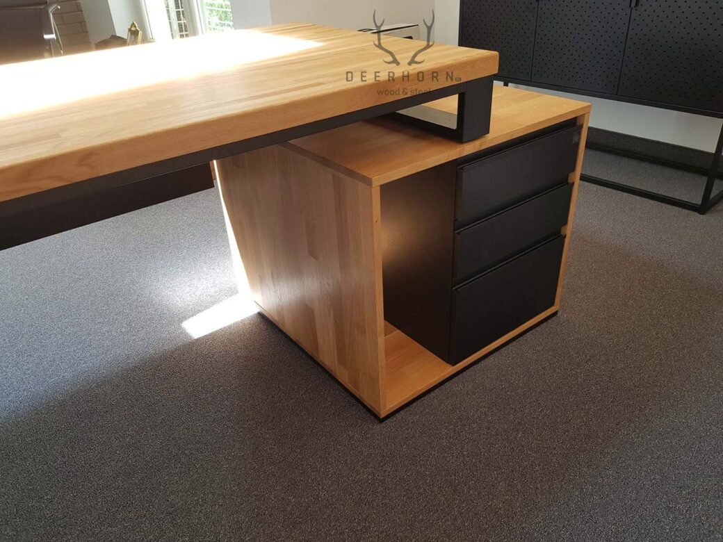 Loftowe biurko z drewnianym blatem loft office plus