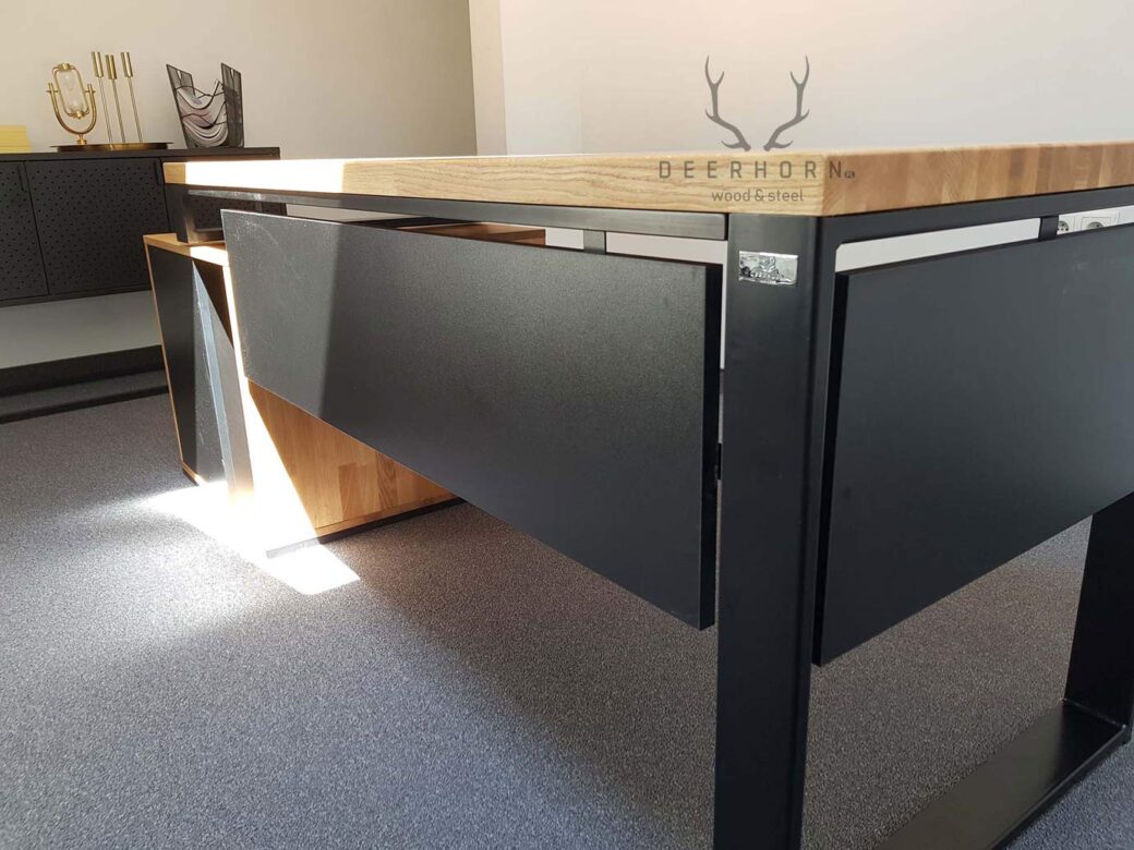 Loftowe biurko z drewnianym blatem loft office plus