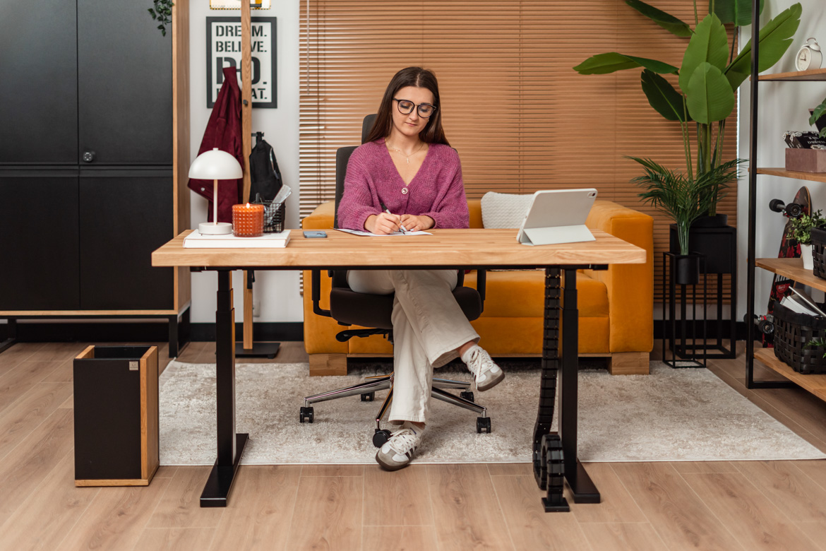 podnoszone-biurko-dla-nastolatki podnoszone biurko dla nastolatki