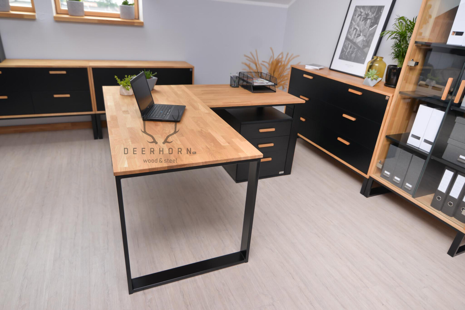Biurko narożne z cienkim drewnianym blatem loft industrialne