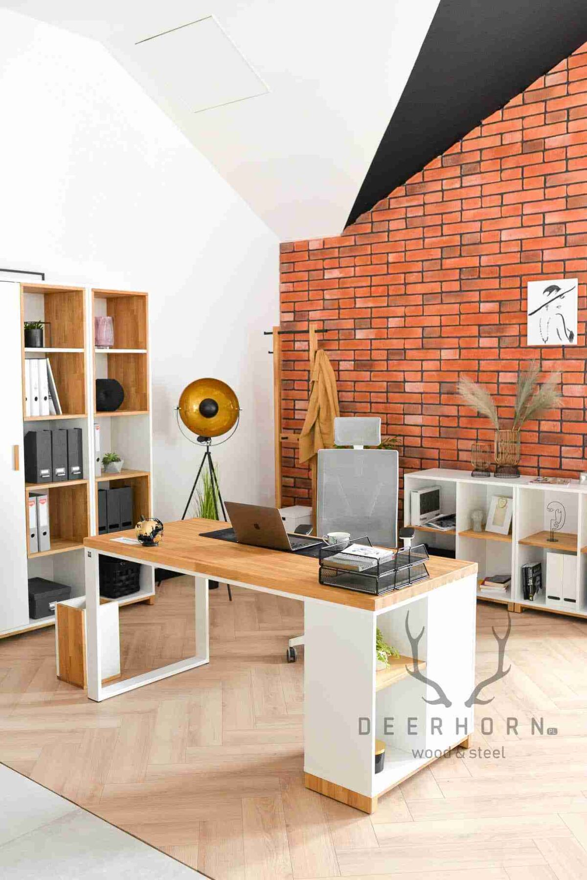 Białe biurko premium do kobiecego biura i gabinetu loft
