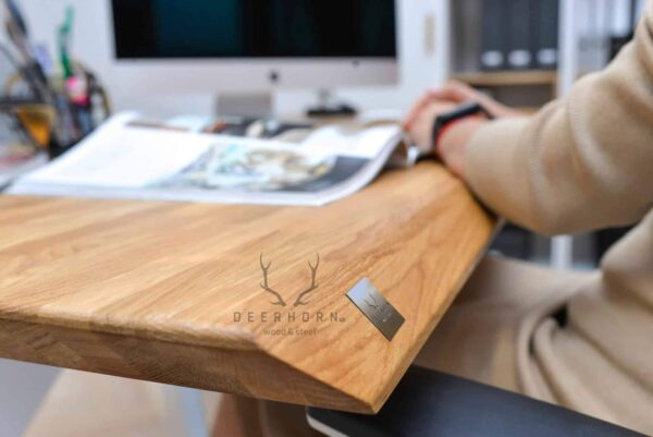 biurko z ergonomicznym blatem
