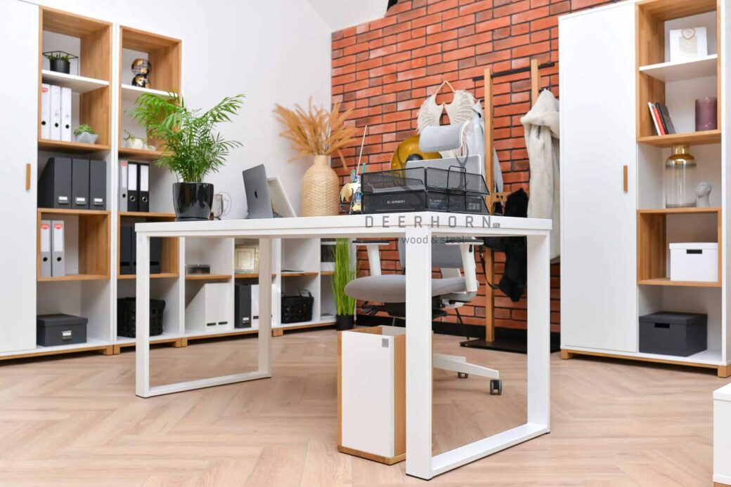 Białe biurko loft na metalowych nogach industrialne