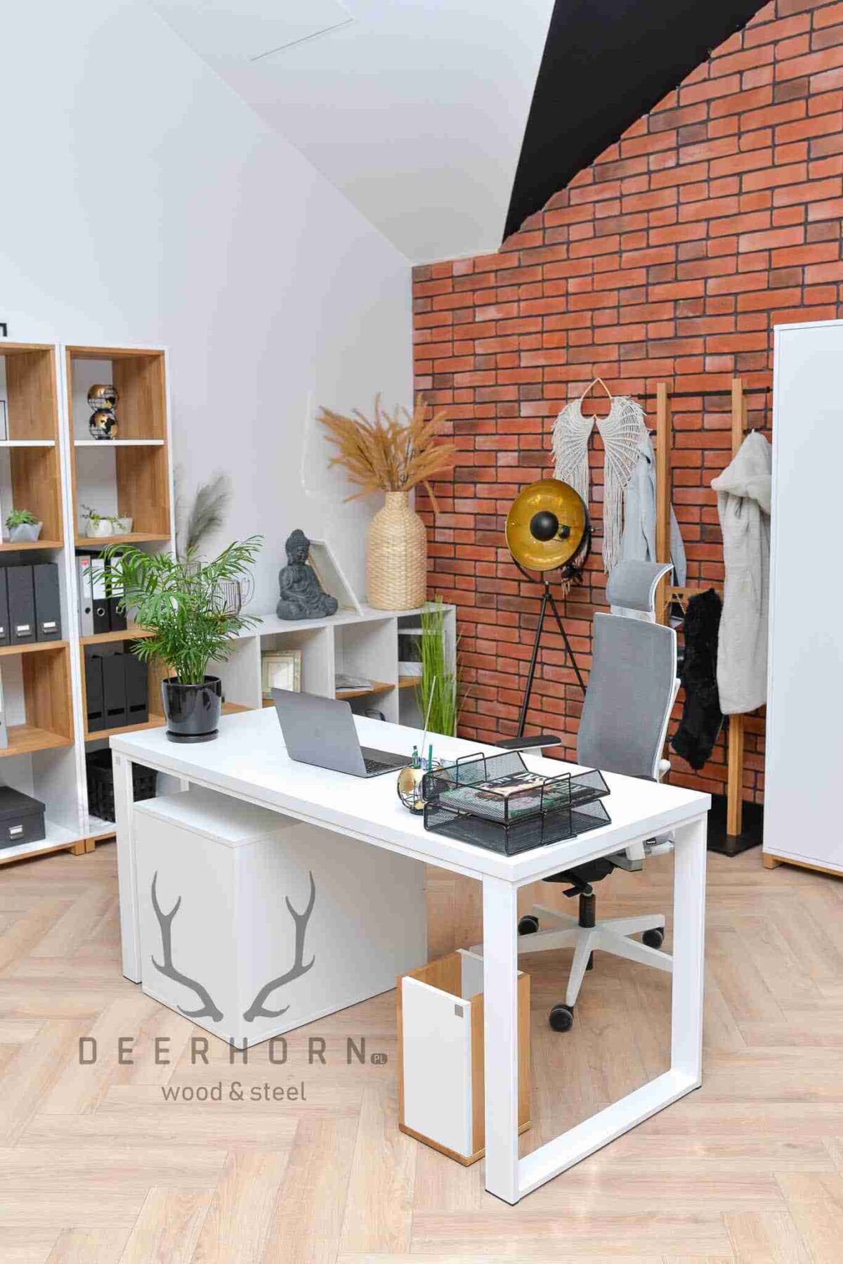 Białe biurko industrialne z szafką z szufladami loft office