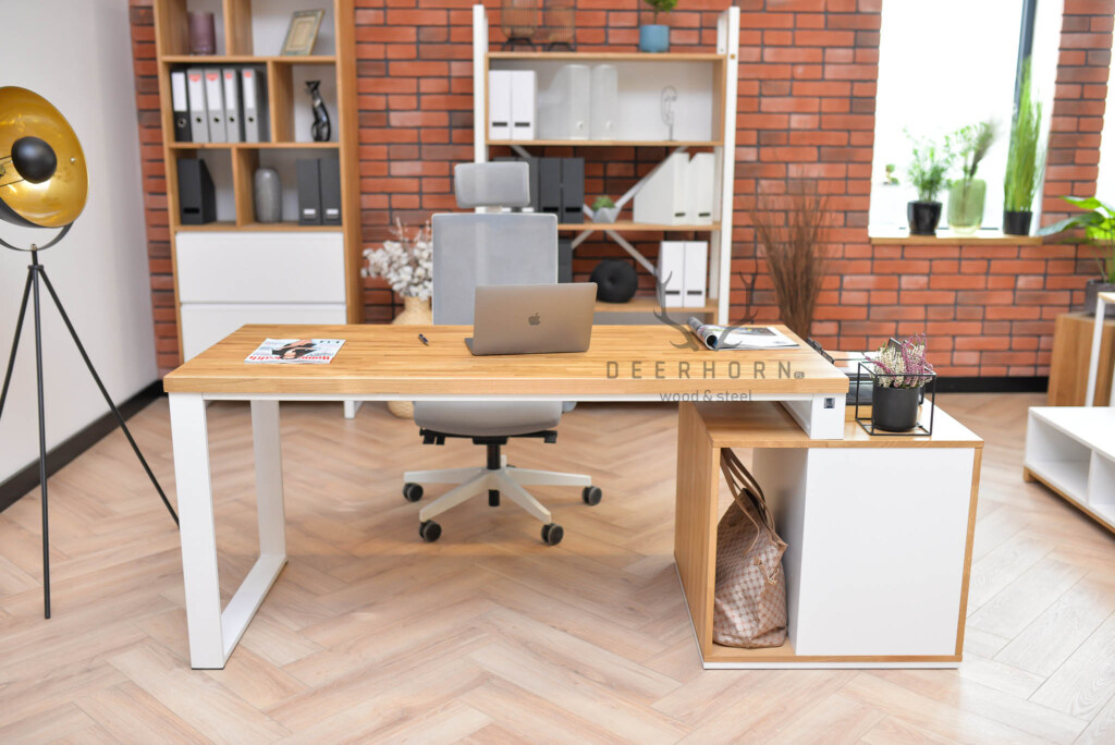biurko białe z drewnianym blatem