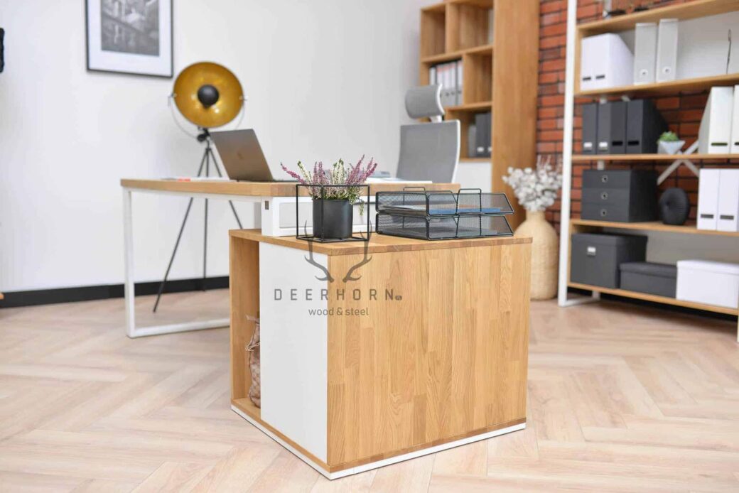 Białe biurko dla kobiety wykonane z drewna i metalu loft.