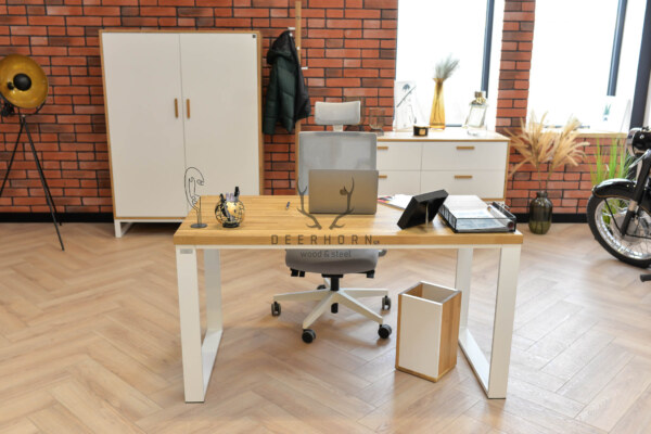 białe biurko industrialne