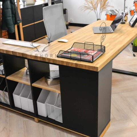 biurko narożne z półkami