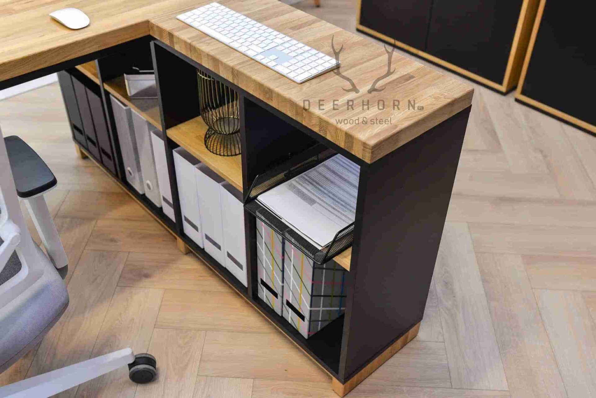 Meble do nowoczesnego biura i gabinetu. Biurko narożne loft