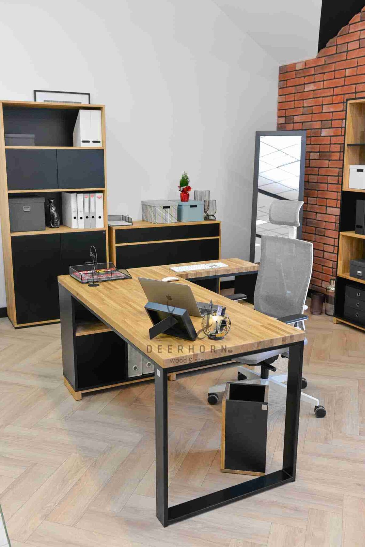 Meble do nowoczesnego biura i gabinetu. Biurko narożne loft