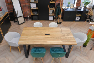 stół konferencyjny drewniany