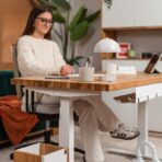 białe biurko gamingowe