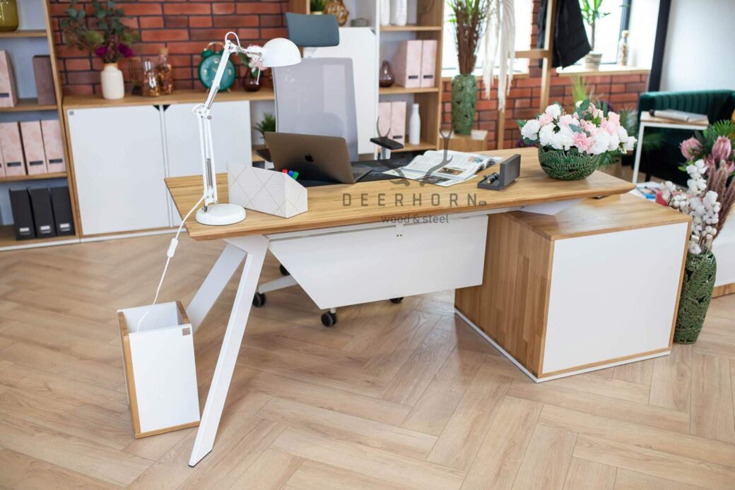 Biurko z drewnianym blatem do gabinetu premium loft