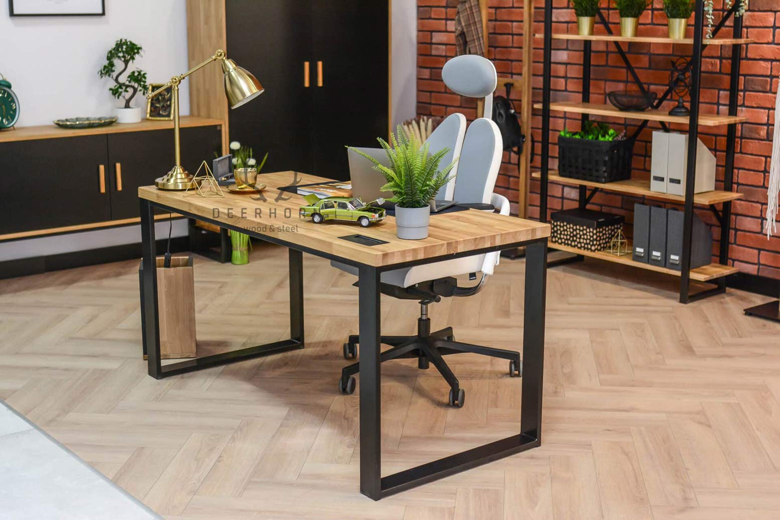 biurko z blatem z prawdziwego drewna
