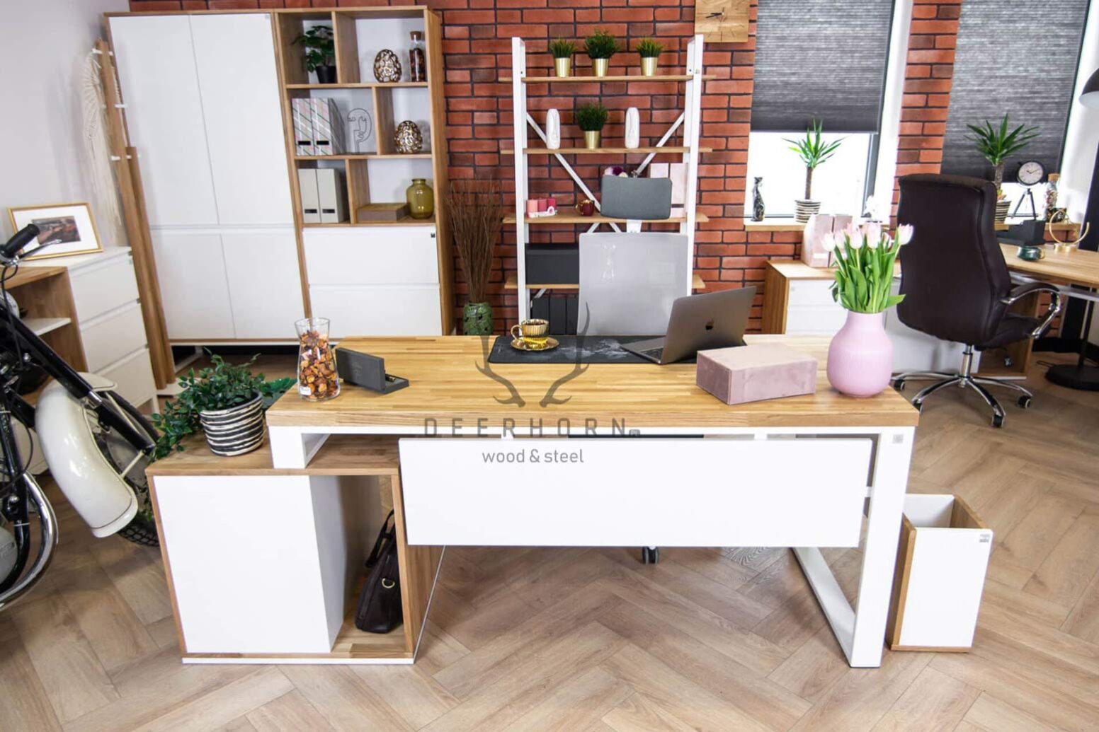 Minimalistyczne, nowoczesne białe kobiece biurko premium