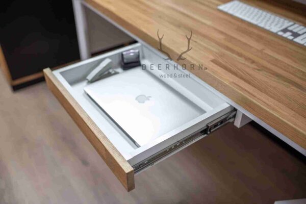 białe biurko z szufladą