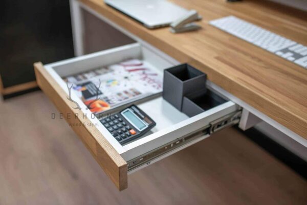 biurko z szufladą