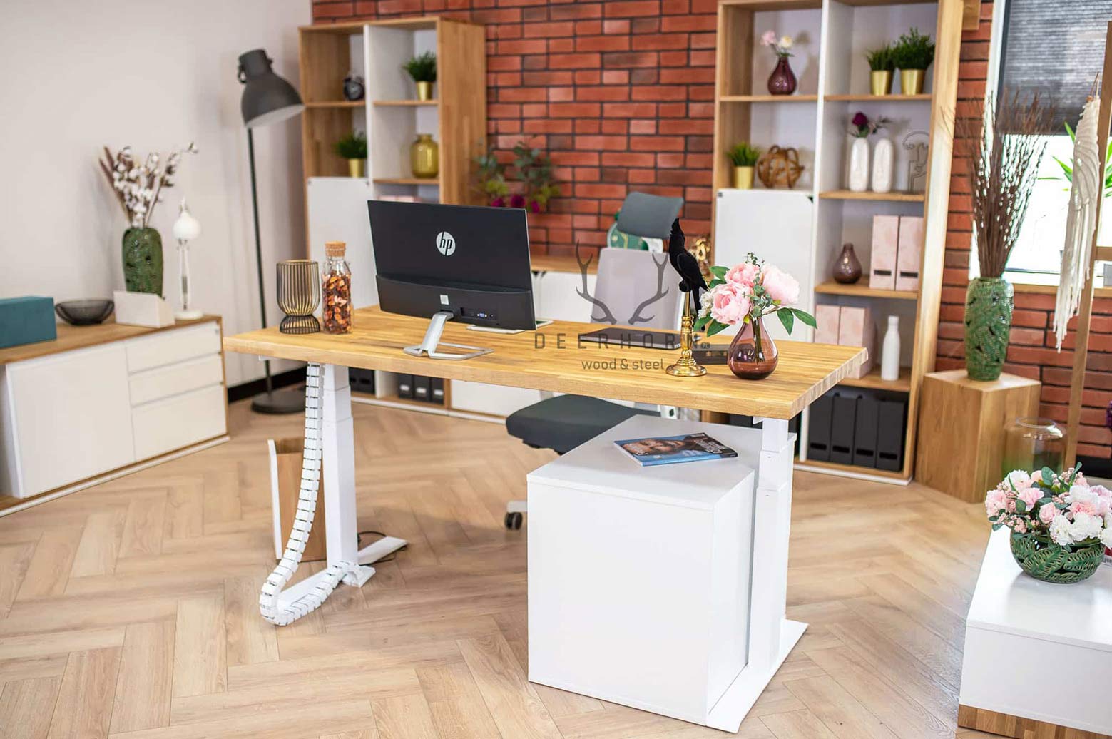 biurko z blatem ergonomicznym