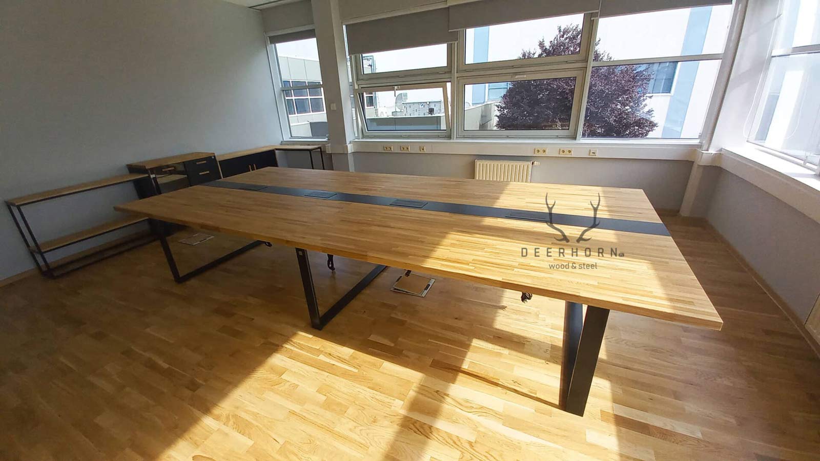 stół konferencyjny drewno z metalem