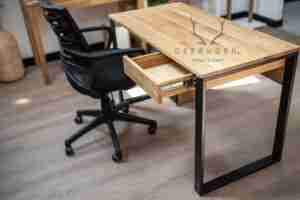 biurko drewno z metalem
