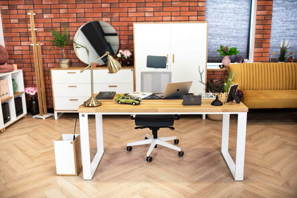 Białe biurko w stylu loft, skandynawskim do biura, gabinetu