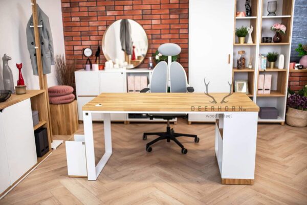 biurko z półkami