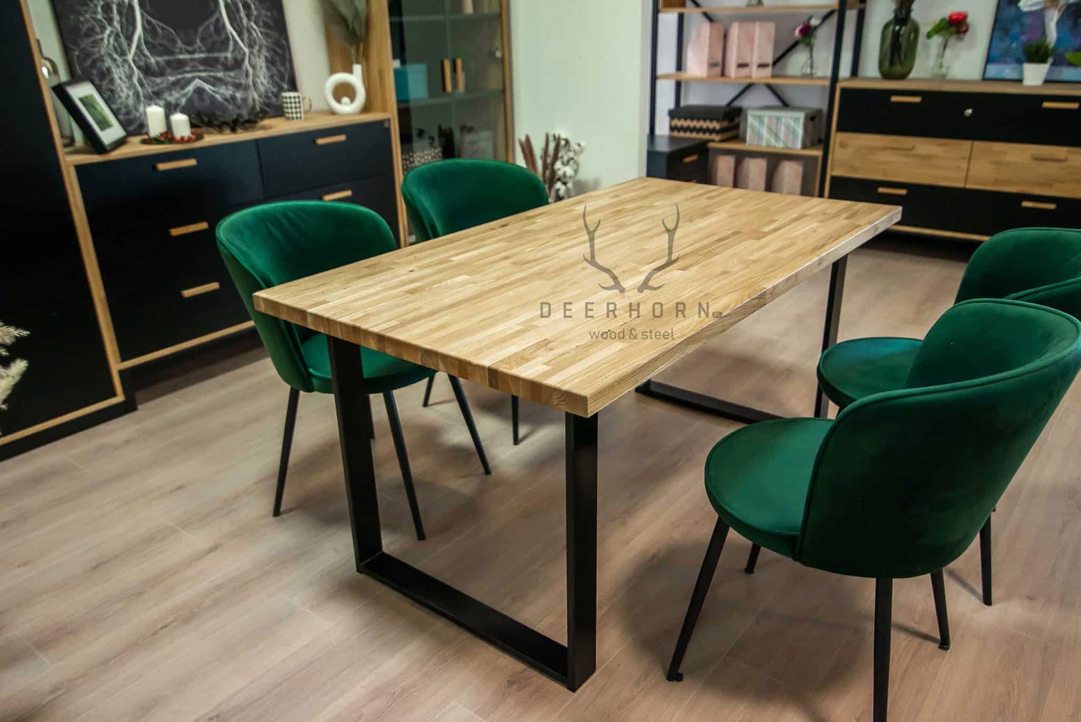 stół z metalu i drewna