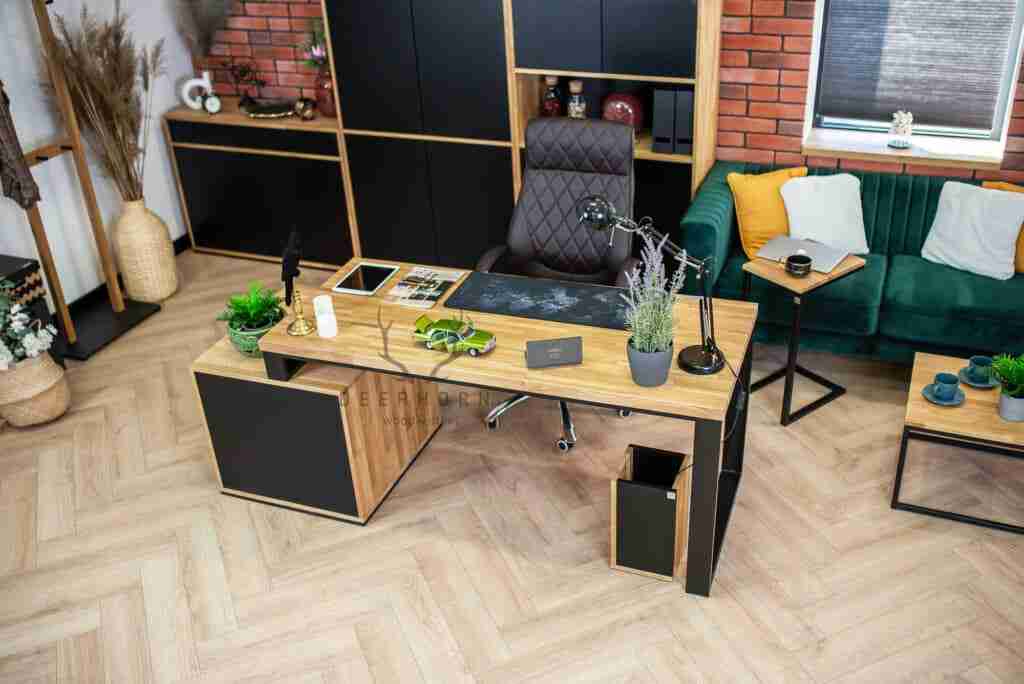 Biurko loft z drewna i metalu. Biurko z osłonami pod blatem